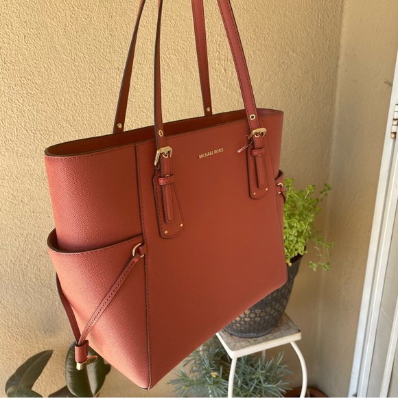 Michael kors tote - Picture 3 of 5